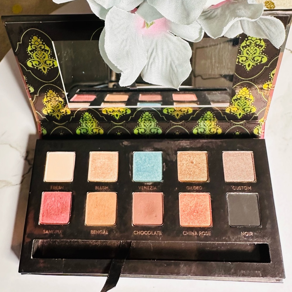 Anastasia Beverly Hills Eyeshadow Palette (Lightly Used/Missing Brush)